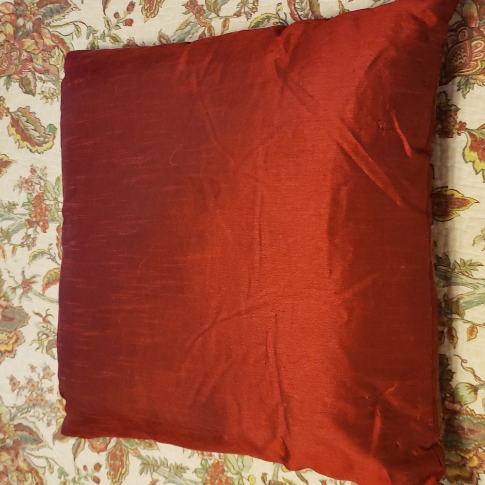 Two decorative pillows - Picture 2 of 3